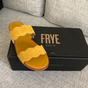 Frye Mira wave slide 6 honey yellow